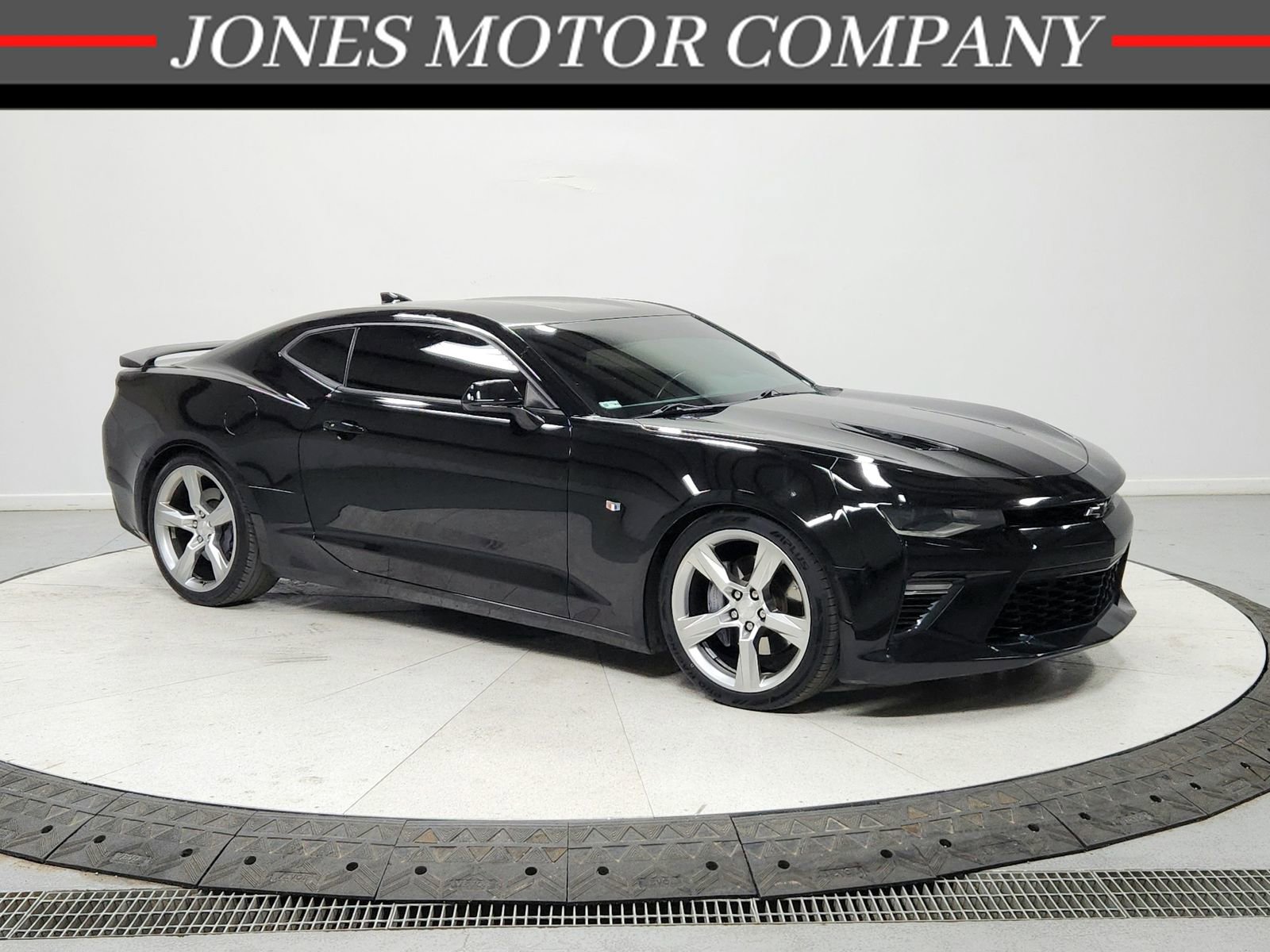 Used 2018 Chevrolet Camaro SS image 1