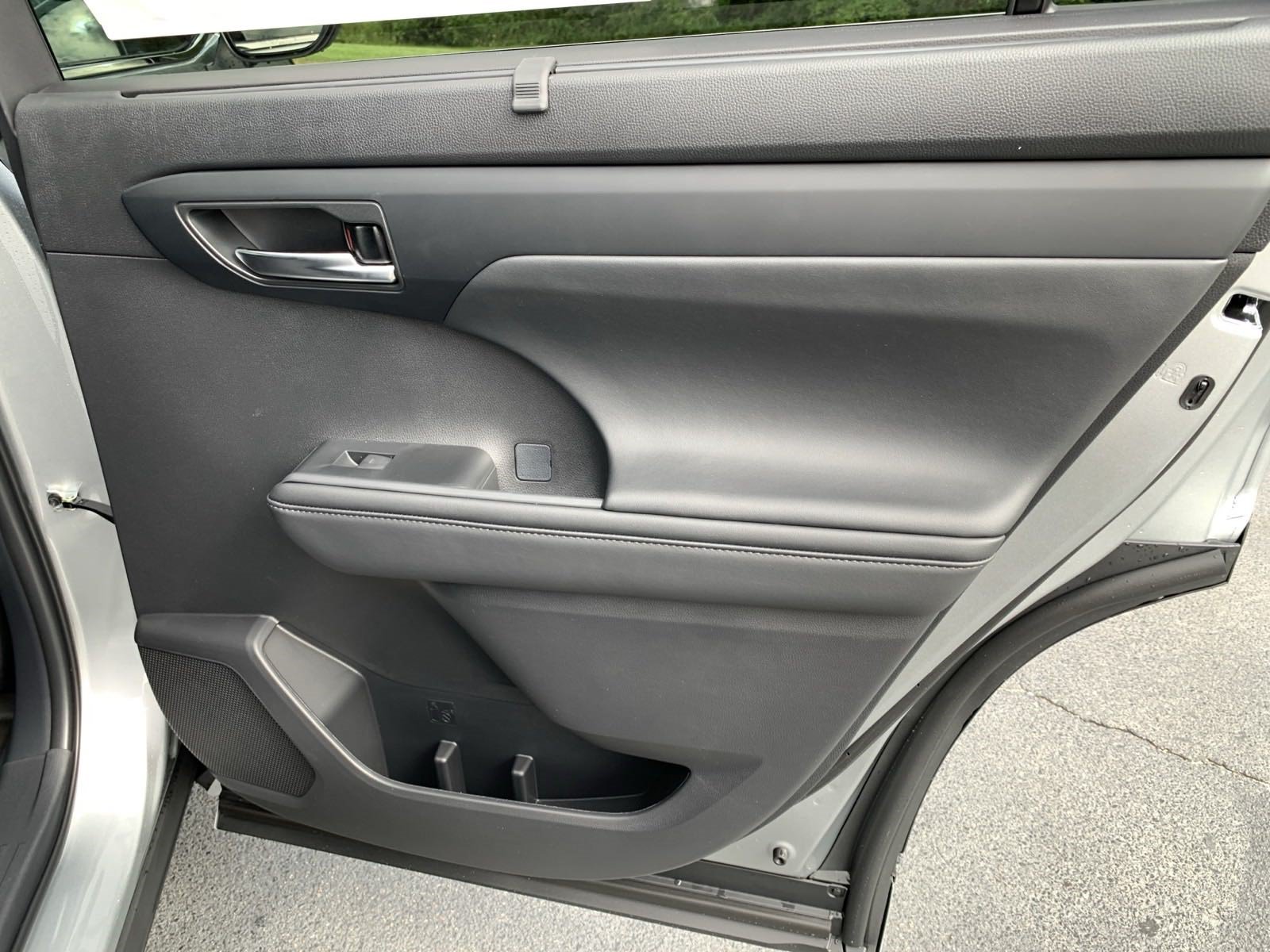 New 2024 Toyota Highlander XLE FWD image 32
