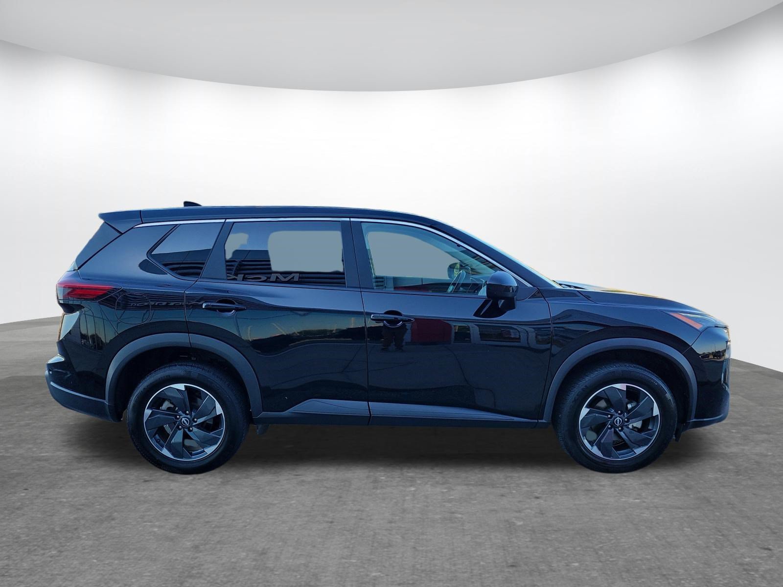 Used 2025 Nissan Rogue SV AWD/4WD image 4