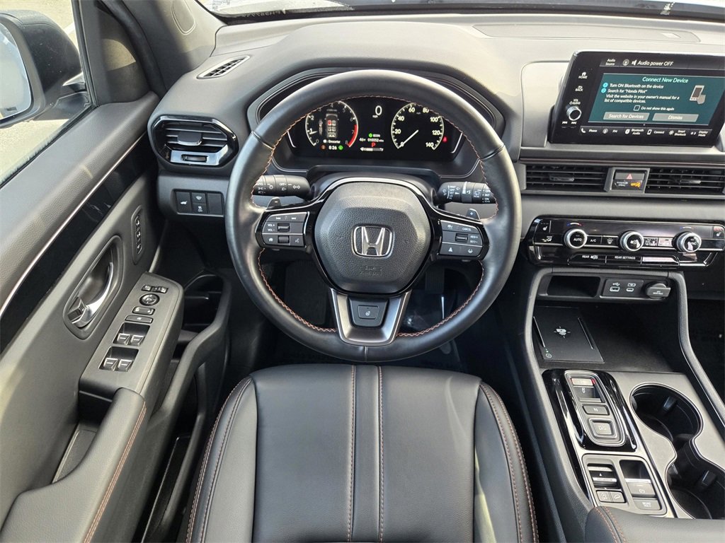 Used 2025 Honda Pilot TrailSport image 13