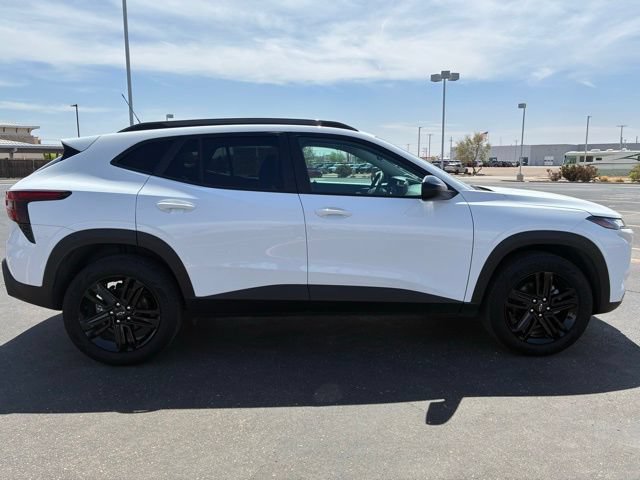 Used 2025 Chevrolet Trax ACTIV FWD image 7