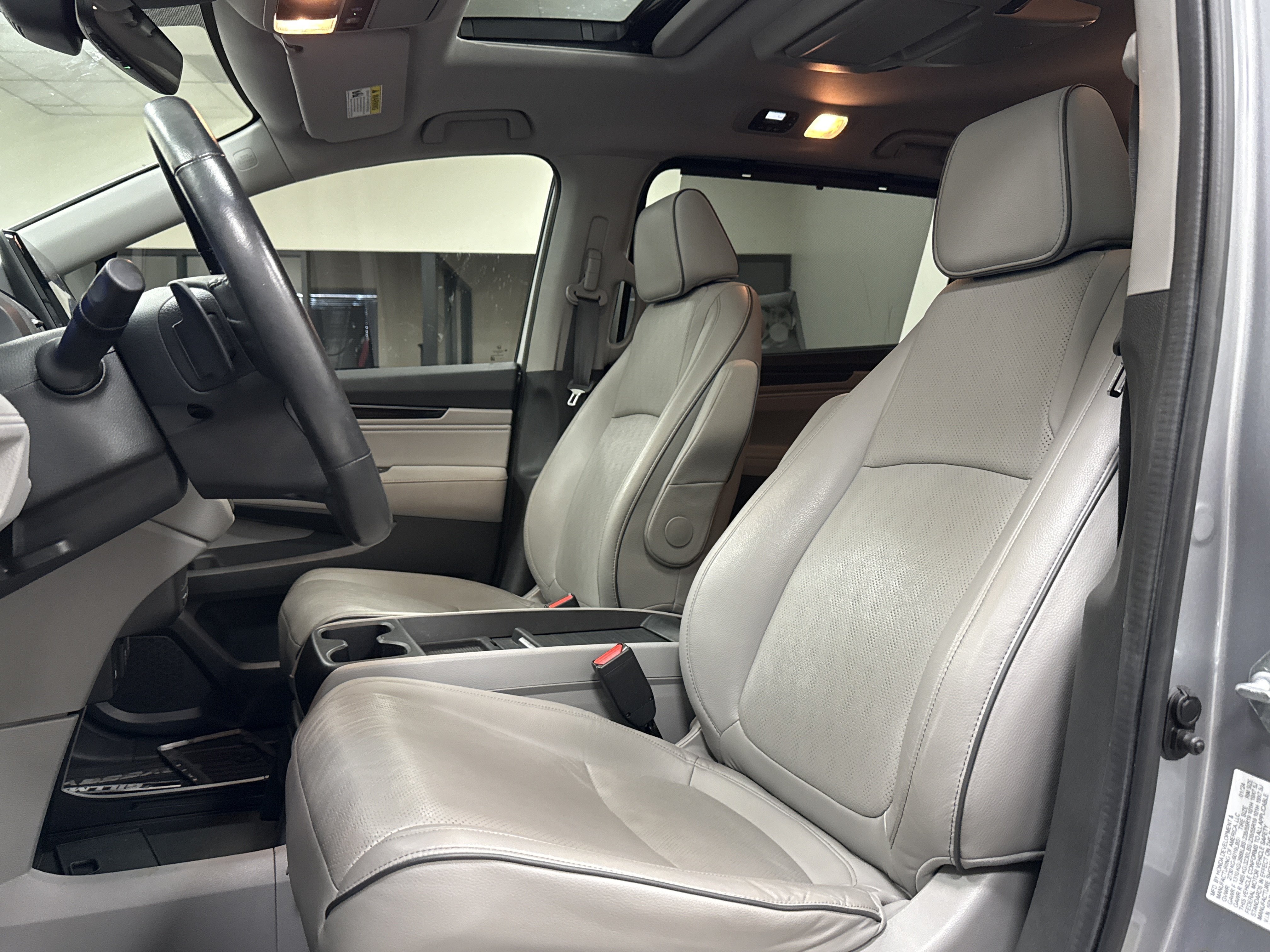 Used 2024 Honda Odyssey Elite image 12
