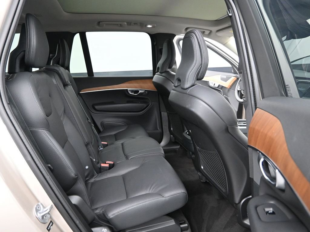 Certified 2024 Volvo XC90 B5 Plus image 17