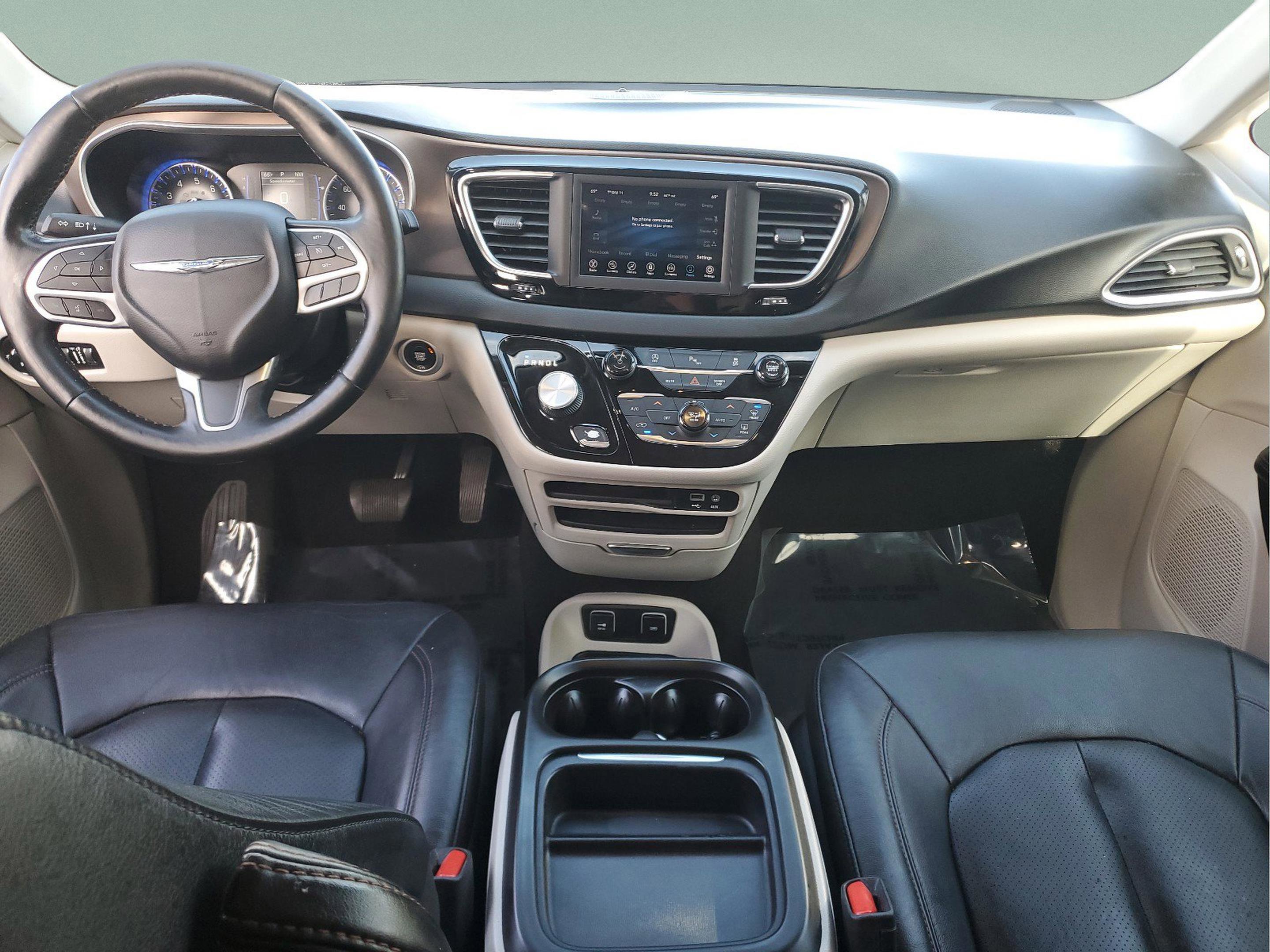 Used 2019 Chrysler Pacifica Touring-L image 11