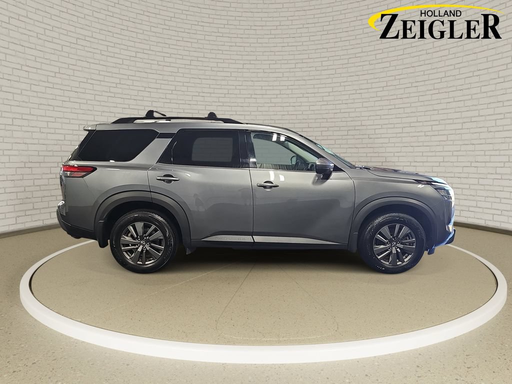 Used 2024 Nissan Pathfinder SV AWD/4WD image 4