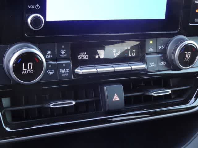 Used 2023 Toyota Highlander L image 29
