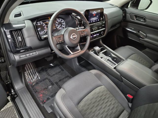 Used 2025 Nissan Pathfinder SV w/ SV Premium Package image 20