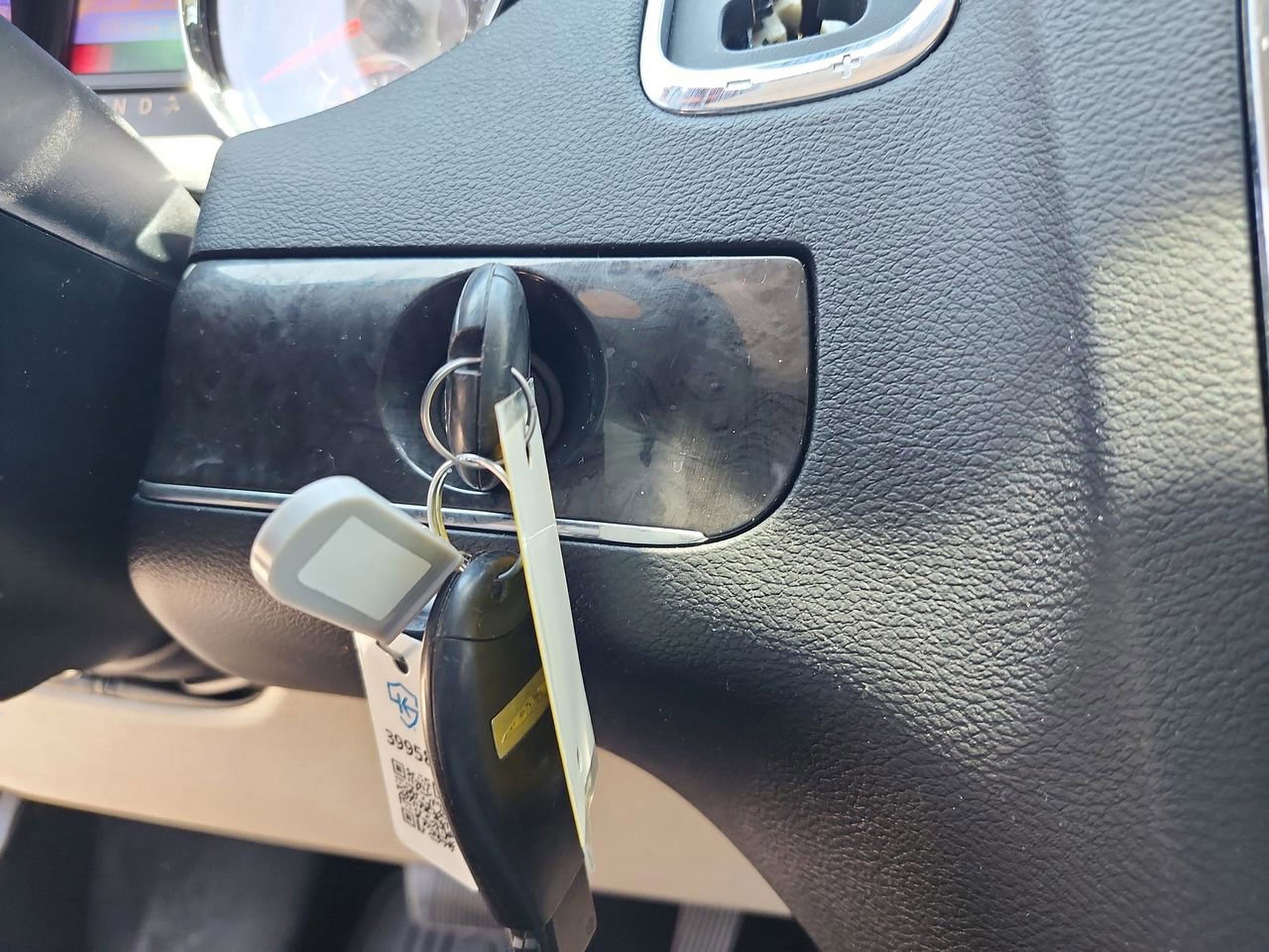 Used 2015 Chrysler Town & Country Touring w/ Driver Convenience Group FWD image 22