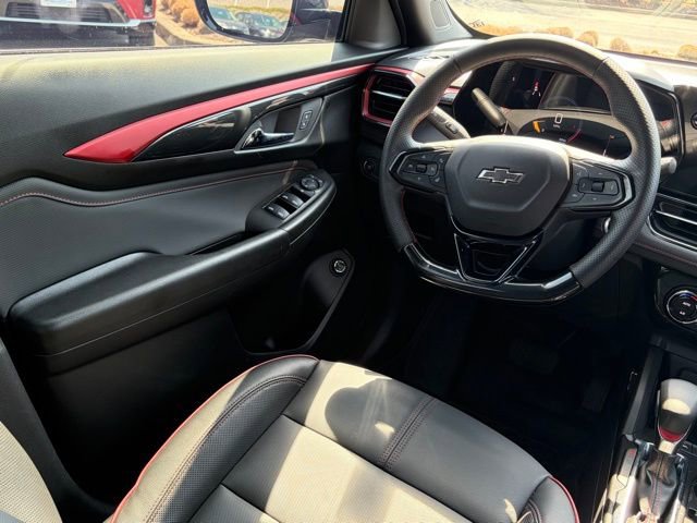 Used 2025 Chevrolet TrailBlazer RS w/ Convenience Package AWD/4WD image 30