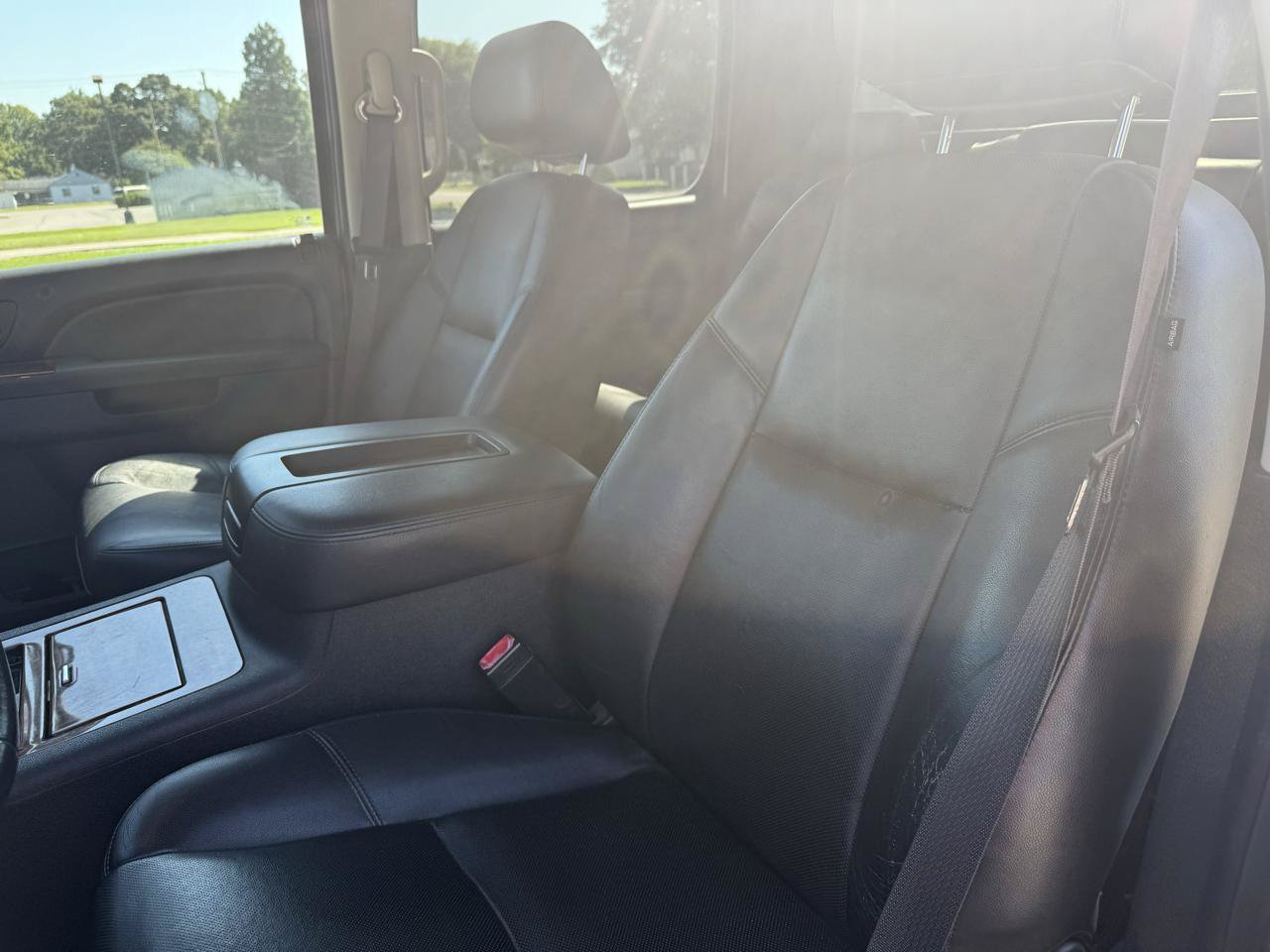 Used 2013 Chevrolet Avalanche LTZ AWD/4WD image 16
