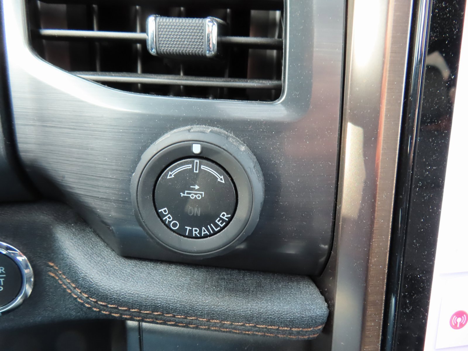 Used 2024 Ford F150 Lightning Lariat image 31