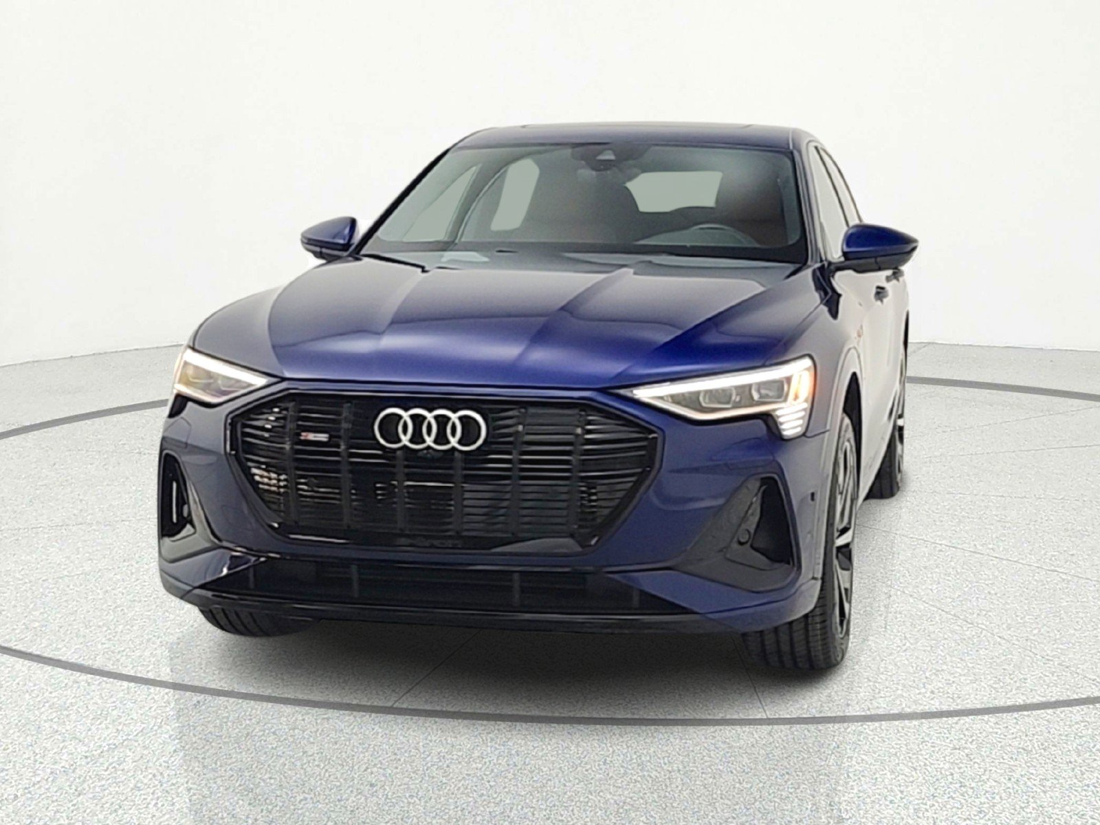 Used 2023 Audi e-tron Premium Plus w/ Premium Plus Package image 3