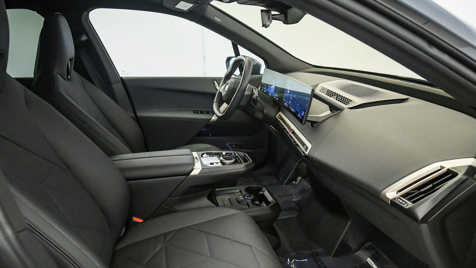 Used 2024 BMW iX xDrive50 w/ Sport Package AWD/4WD image 16
