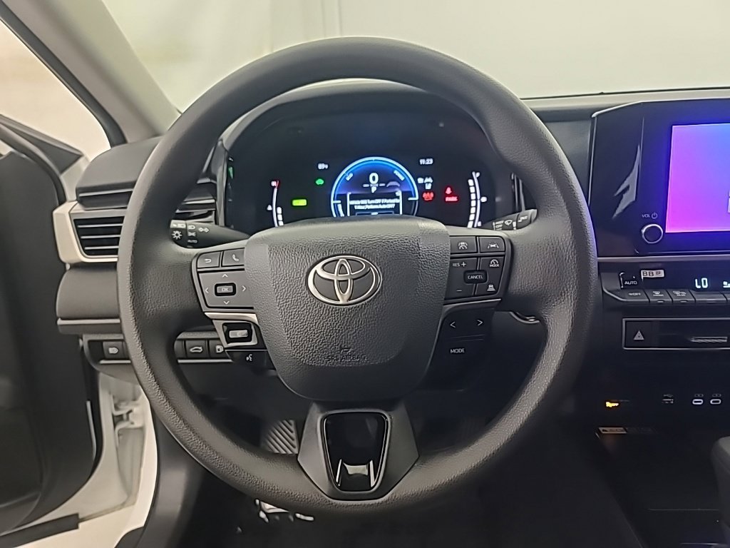 Used 2026 Toyota Camry LE FWD image 32