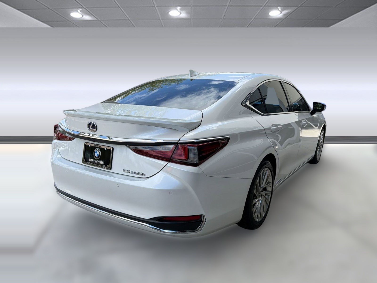 Used 2021 Lexus ES 300h w/ Accessory Package FWD image 9