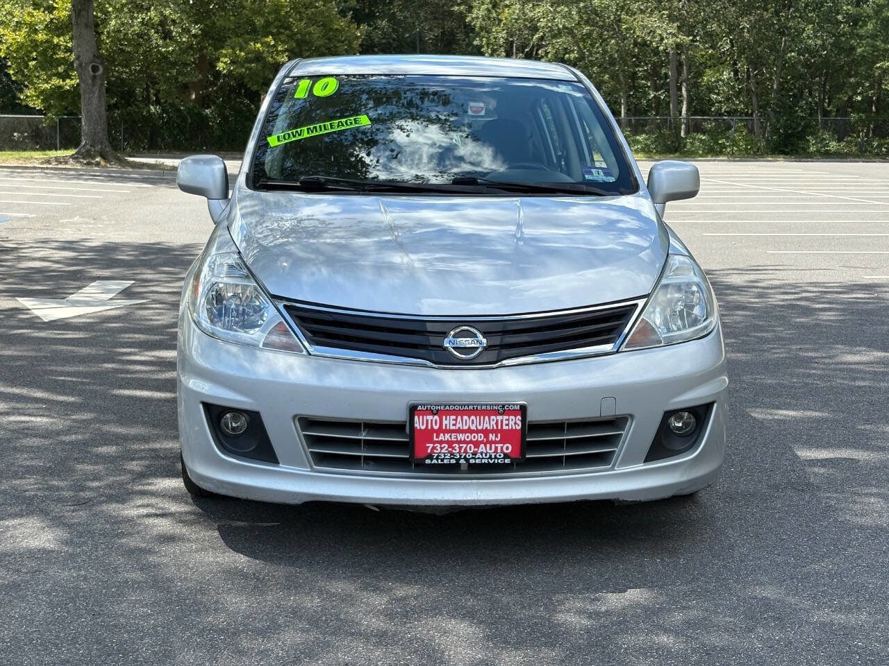 Used 2010 Nissan Versa SL w/ Premium Pkg image 2