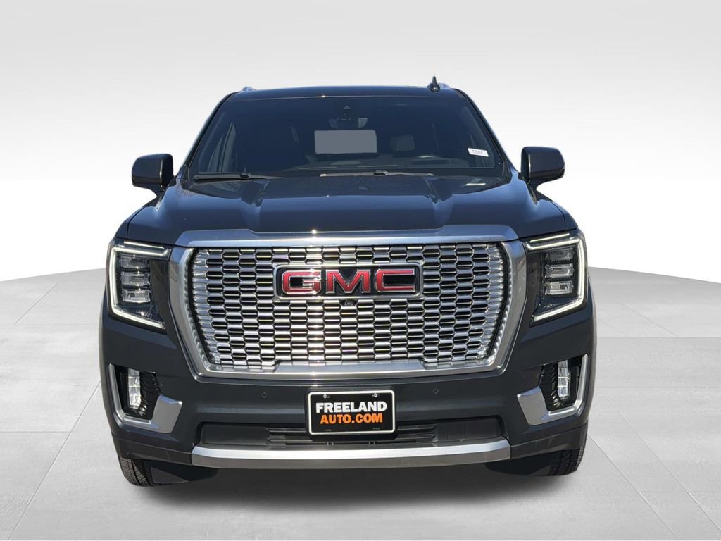 Used 2021 GMC Yukon Denali w/ Denali Premium Package image 8