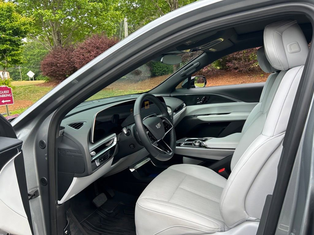 Used 2025 Cadillac Lyriq Sport AWD/4WD image 40