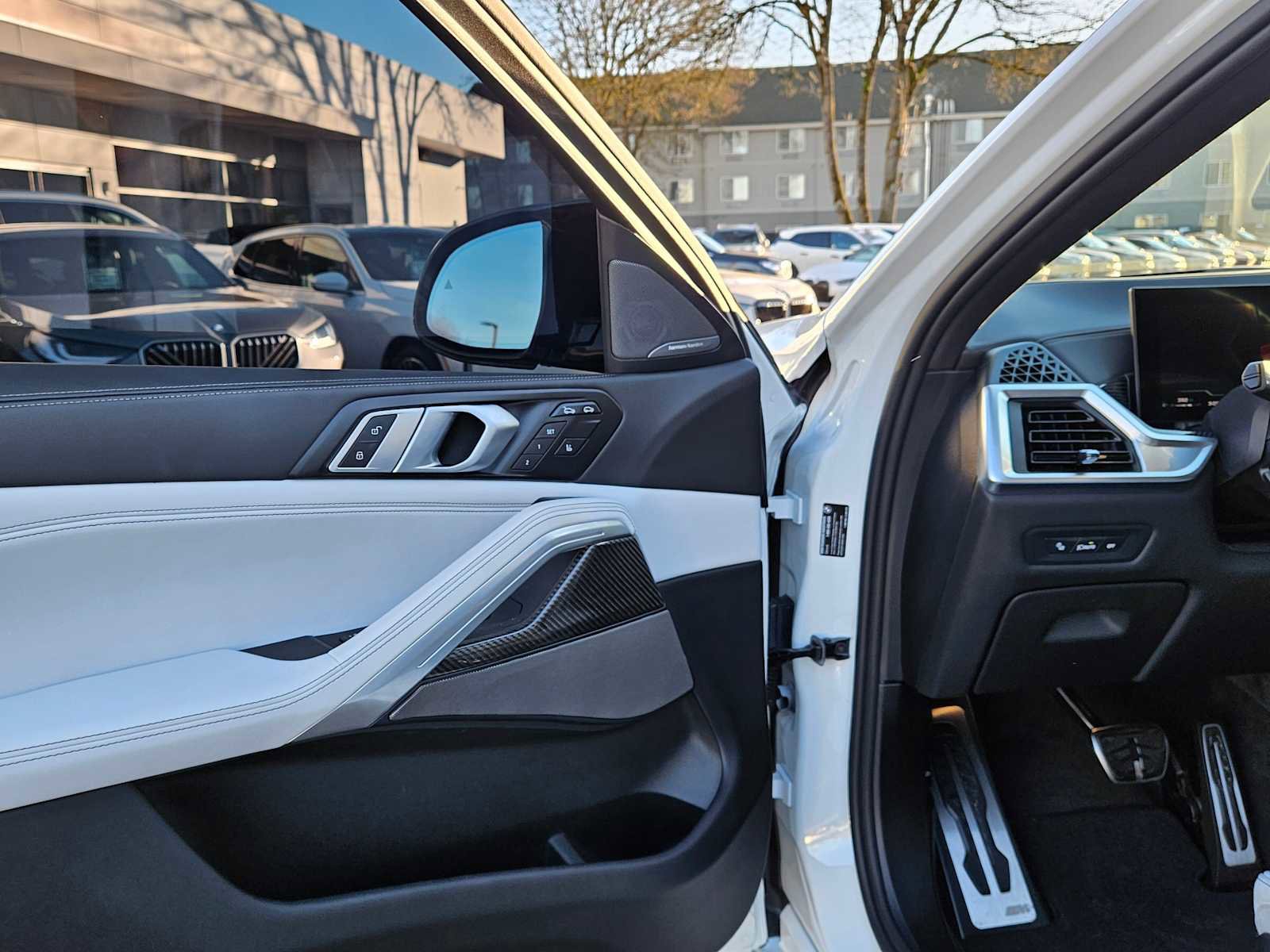 Used 2025 BMW X6 M60i image 25