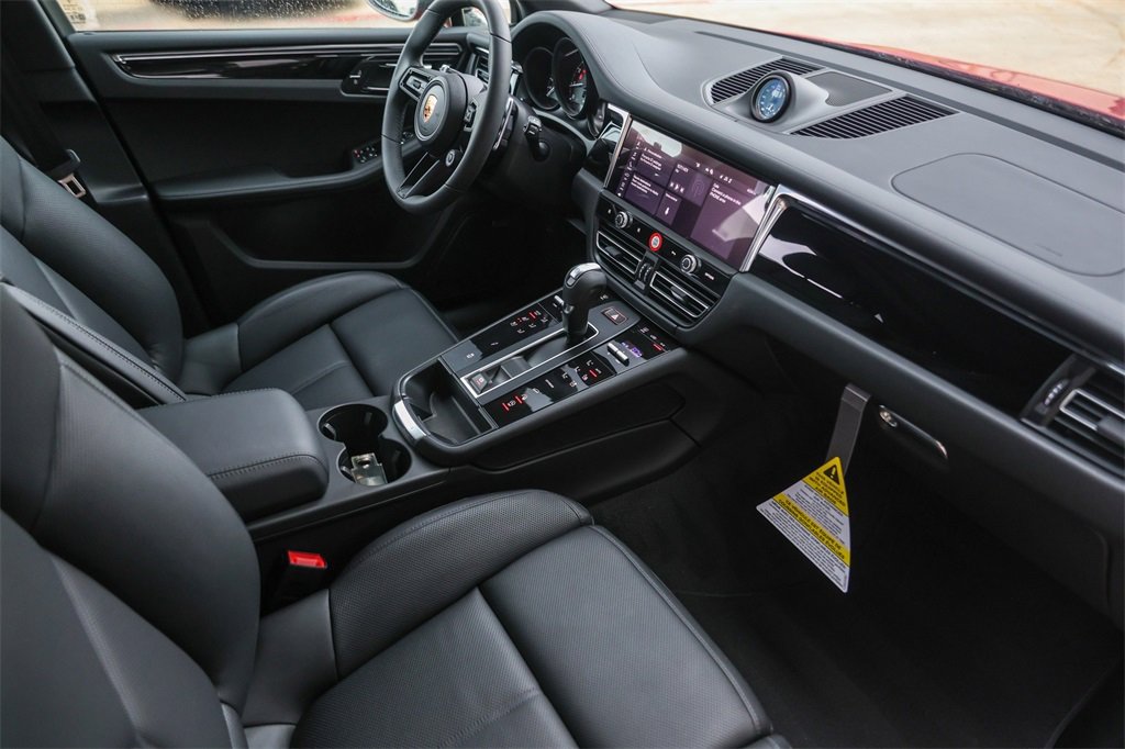 Certified 2025 Porsche Macan Turbo image 29