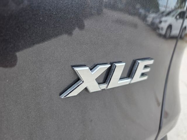 Used 2023 Toyota RAV4 XLE Premium image 28