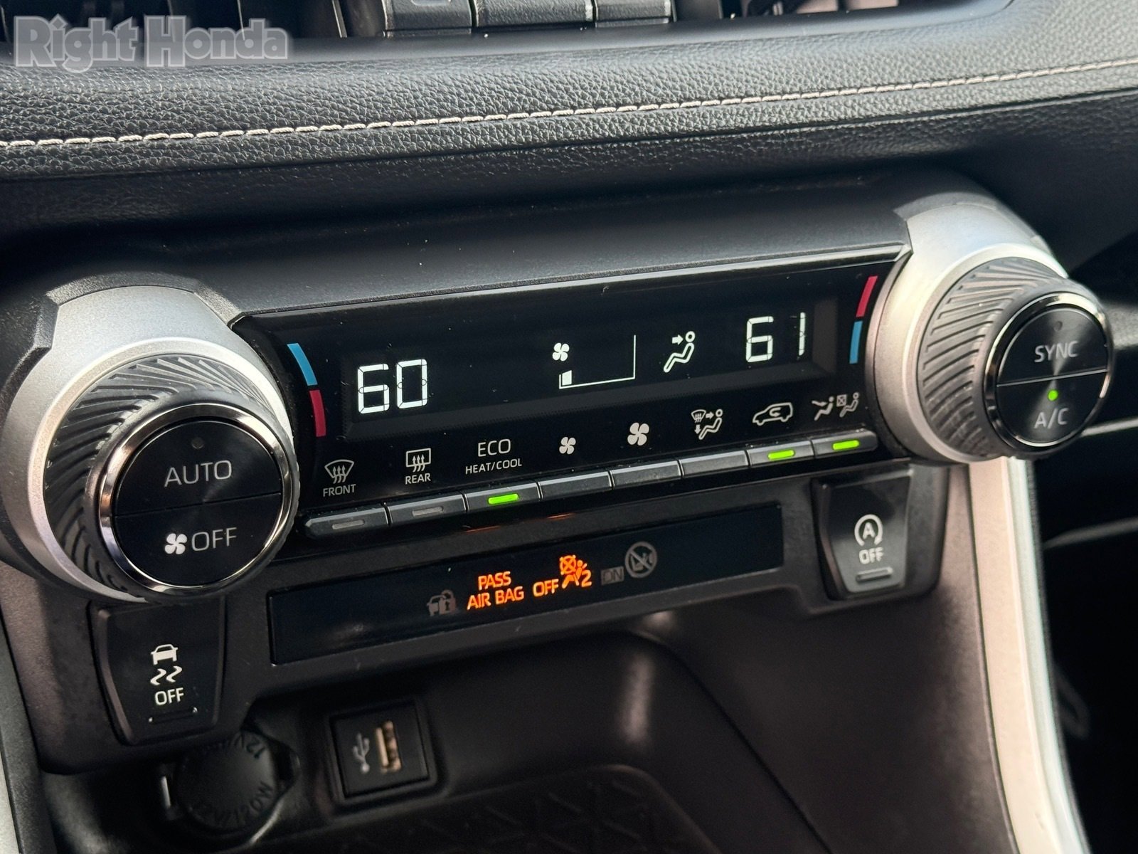 Used 2025 Toyota RAV4 XLE Premium image 22