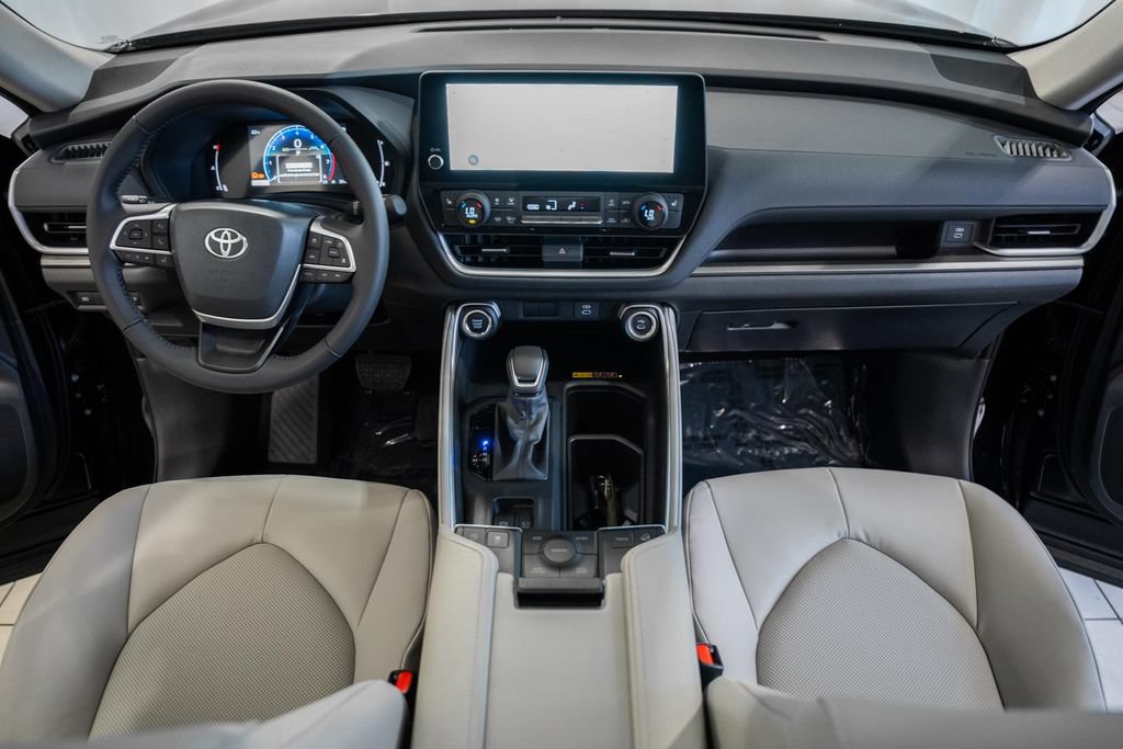 Used 2026 Toyota Grand Highlander AWD image 18