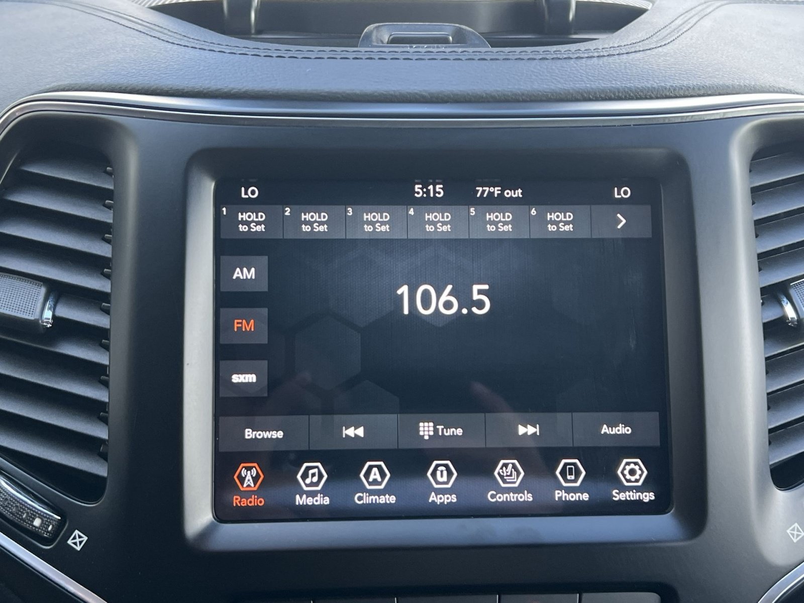 Used 2022 Jeep Cherokee Latitude Lux w/ Sun & Sound Group AWD/4WD image 26
