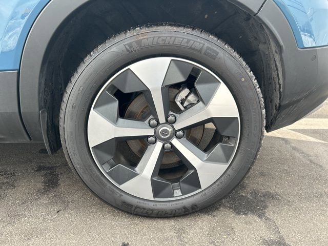 Certified 2025 Volvo XC40 B5 Plus image 9