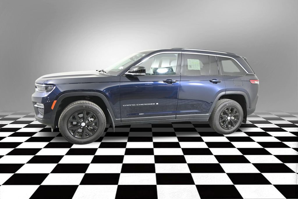 Used 2023 Jeep Grand Cherokee Limited image 3