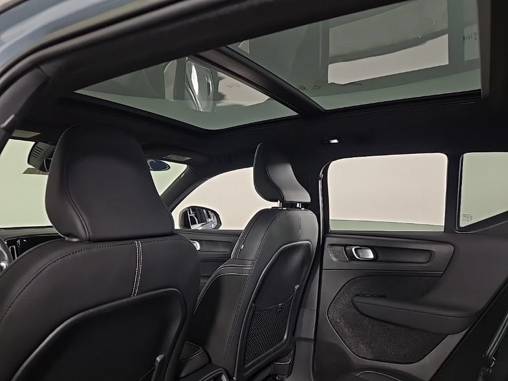 Certified 2023 Volvo XC40 Recharge Plus w/ Protection Package Premier AWD/4WD image 19
