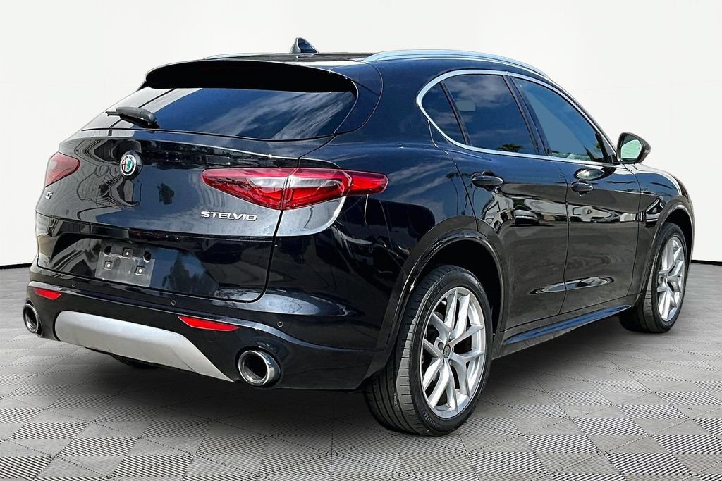Used 2021 Alfa Romeo Stelvio Ti w/ Nero Edizione AWD/4WD image 2