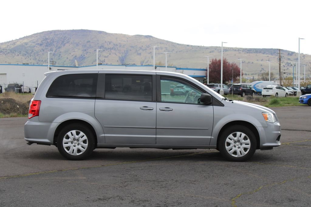 Used 2016 Dodge Grand Caravan SE w/ Quick Order Package 29E SE FWD image 6