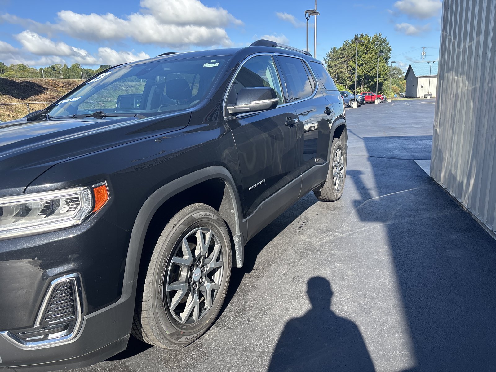 Used 2023 GMC Acadia SLE w/ Driver Convenience Package AWD/4WD image 9