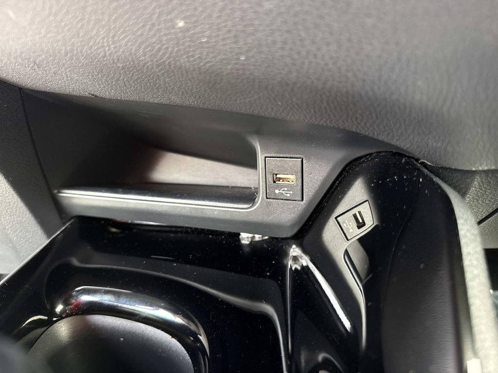 Used 2020 Toyota C-HR XLE image 32