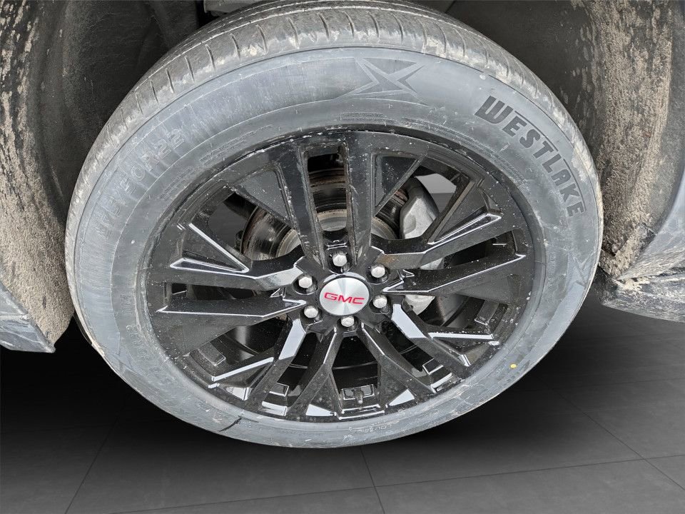 Used 2024 GMC Yukon SLE image 32