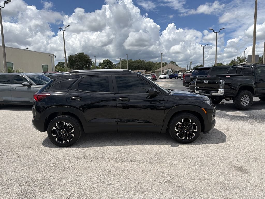 Used 2022 Chevrolet TrailBlazer LT FWD image 3