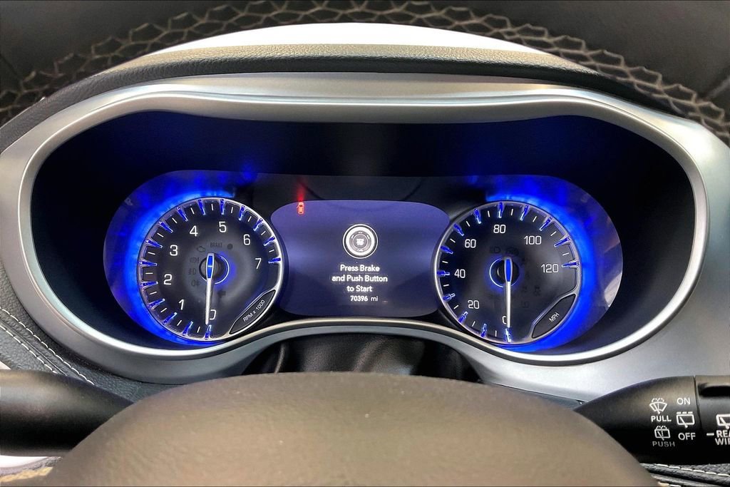Used 2022 Chrysler Pacifica Touring-L w/ S Appearance Package AWD/4WD image 15