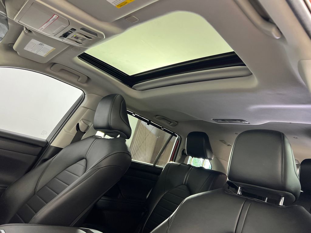 Used 2023 Toyota Highlander XLE image 2