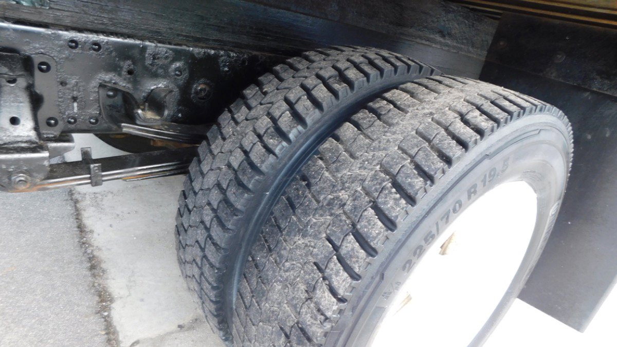 Used 2020 Isuzu NPR image 32