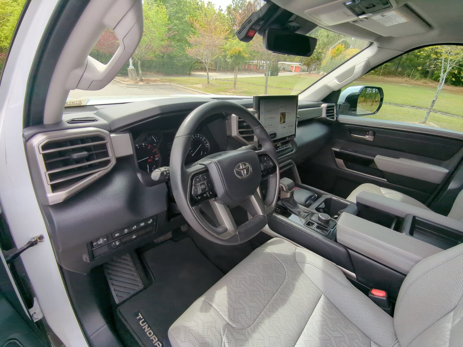 Used 2023 Toyota Tundra Limited w/ Power Package AWD/4WD image 17