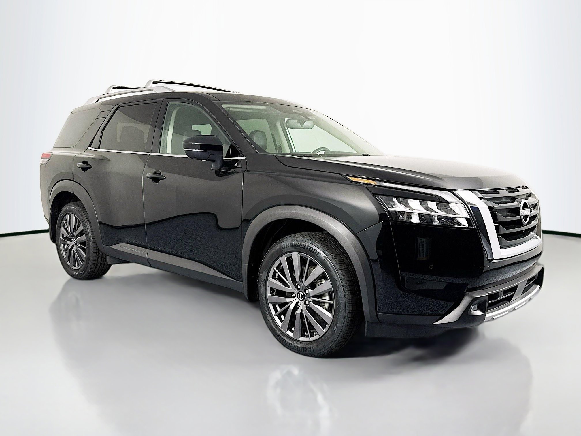 Used 2022 Nissan Pathfinder SL w/ SL Premium Package AWD/4WD image 3