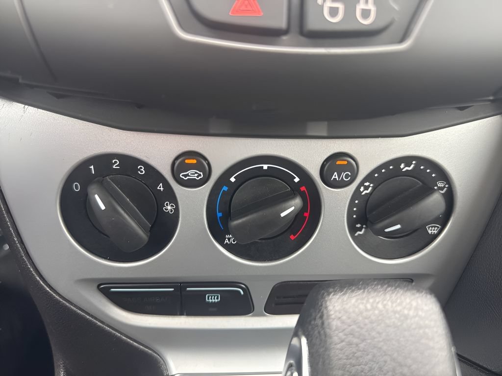 Used 2013 Ford Focus SE FWD image 18