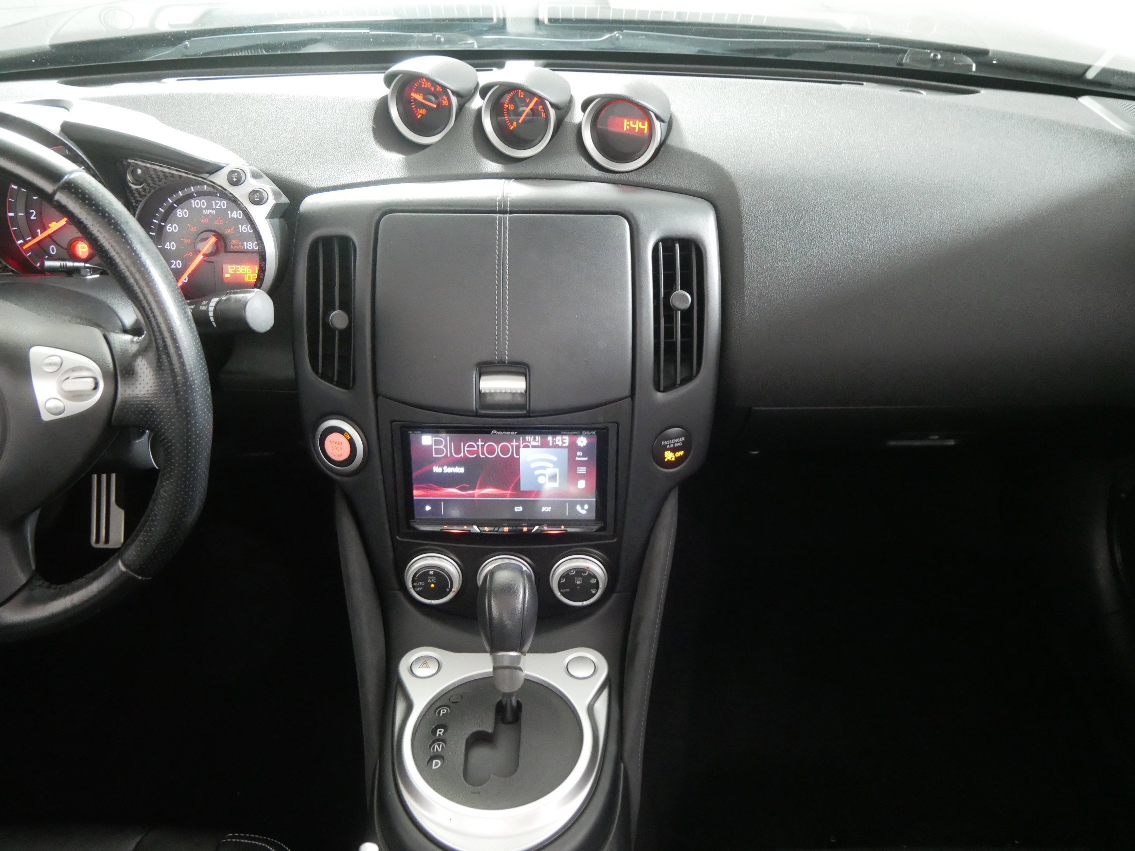 Used 2014 Nissan 370Z Roadster image 10
