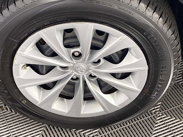 Used 2017 Toyota Camry LE FWD image 25