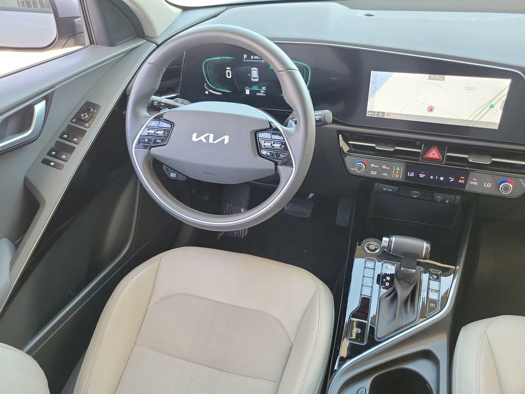 Used 2024 Kia Niro EX FWD image 11