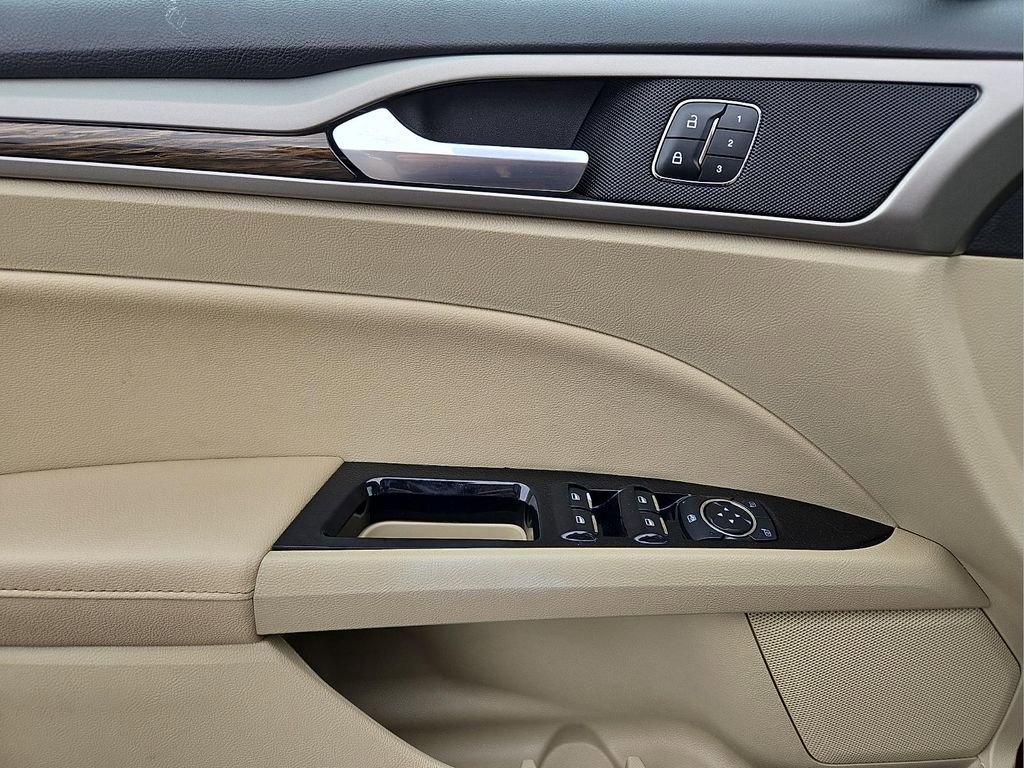 Used 2014 Ford Fusion SE w/ Equipment Group 202A image 14