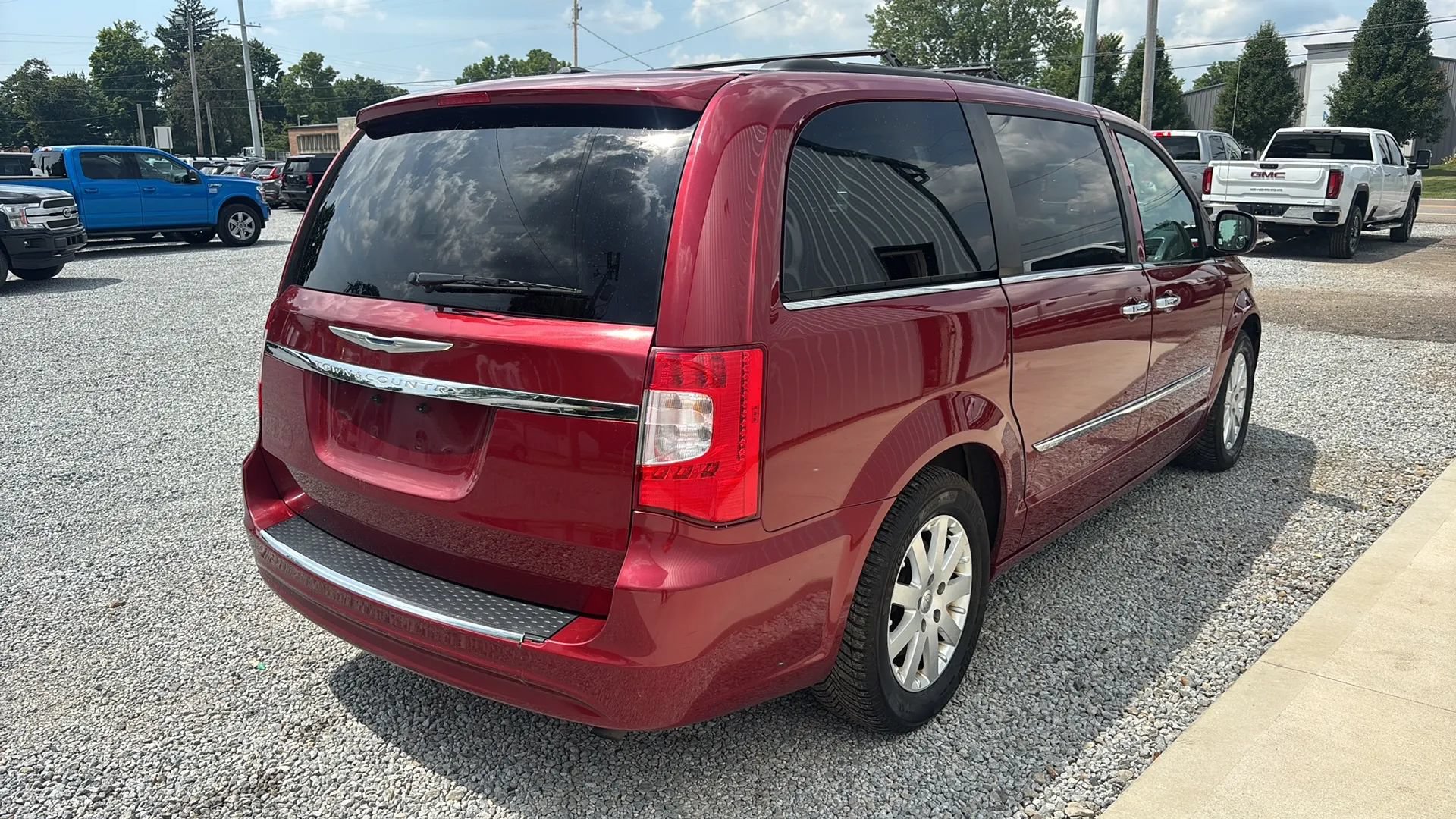 Used 2016 Chrysler Town & Country Touring w/ Driver Convenience Group FWD image 6