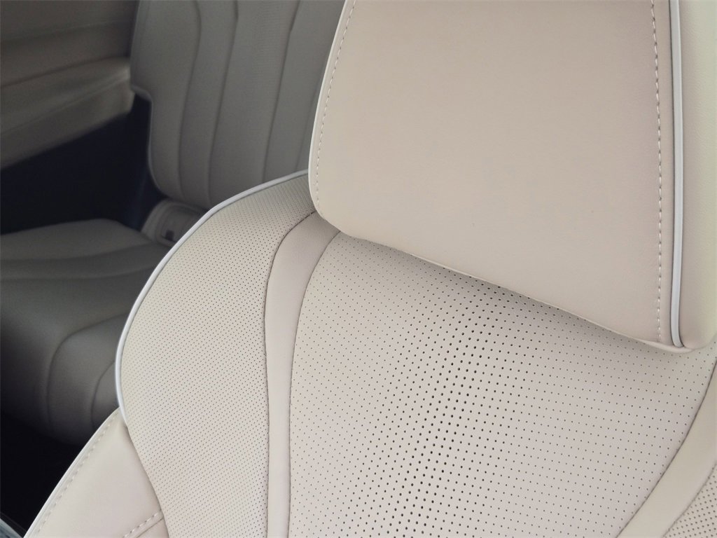 Used 2023 Acura MDX SH-AWD w/ Advance Package image 16