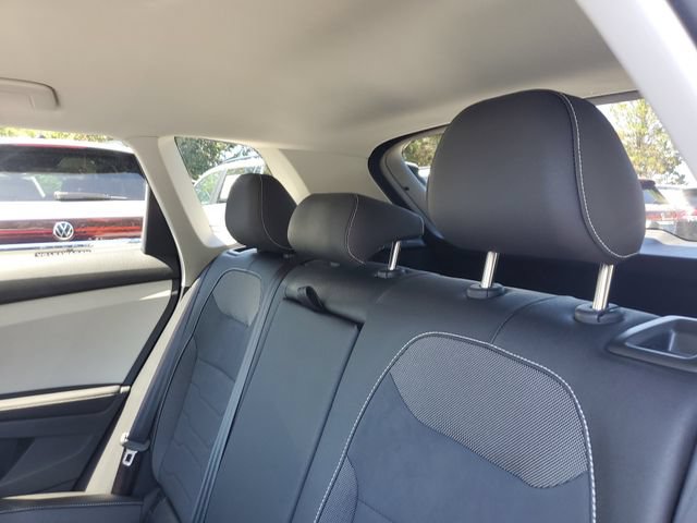 New 2026 Volkswagen Taos SE FWD image 9